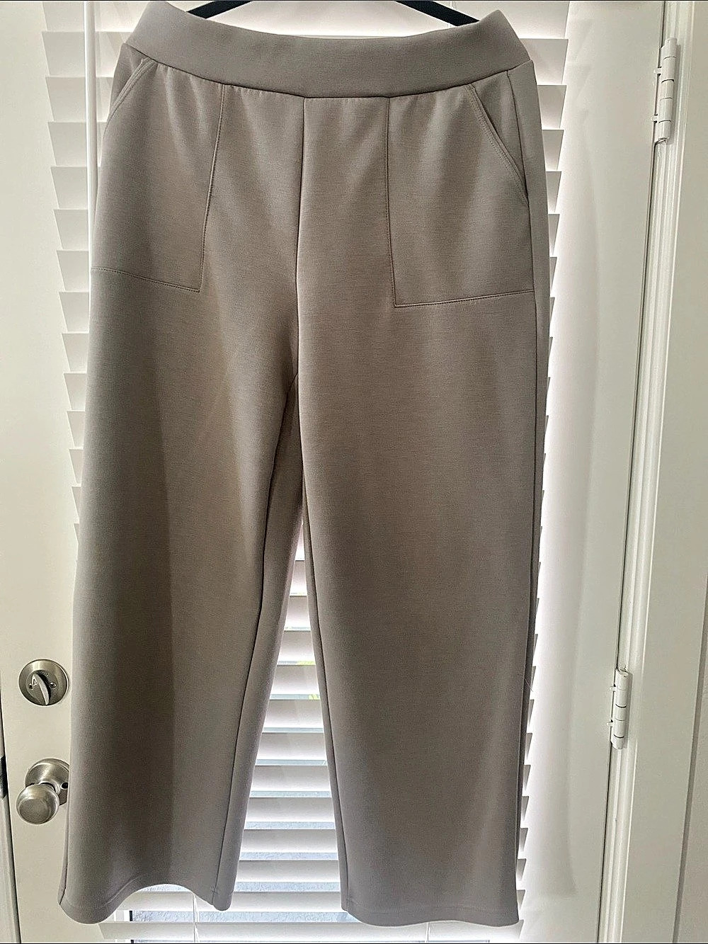 Mondetta Straight Leg Cropped Pants in Brown Size Medium